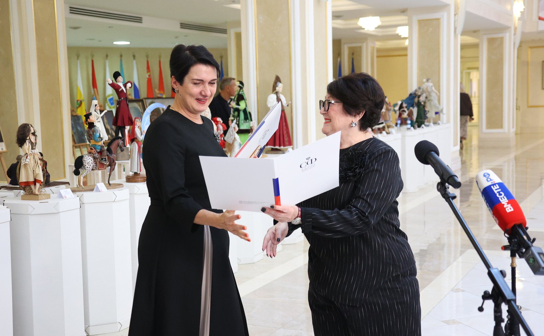 Открытие выставки, приуроченной к Дню народного единства, в рамках Фестиваля православной культуры и традиций малых городов и сельских поселений Руси «София»