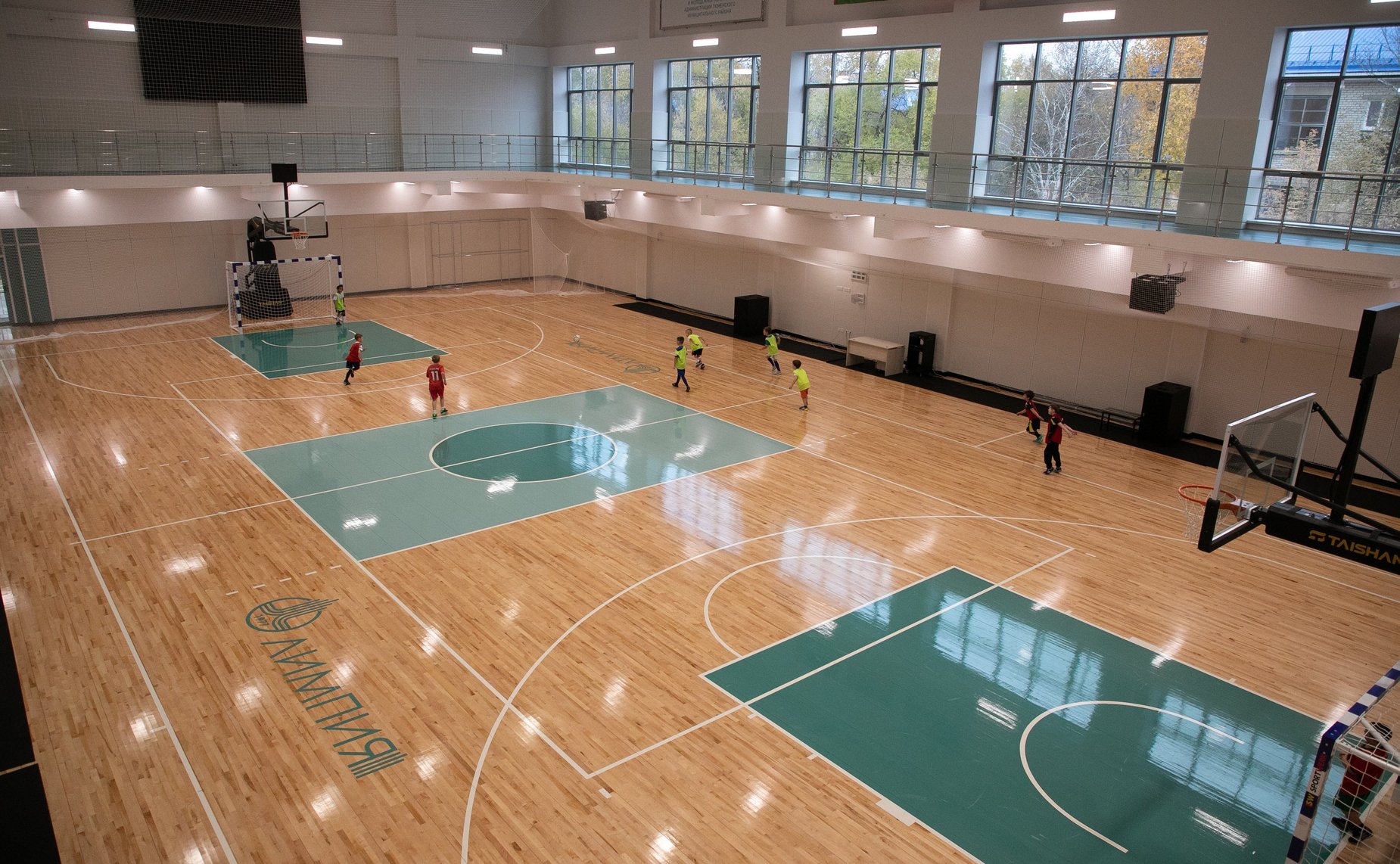 Сенаторы посетили Центр физкультурной и спортивной работы «Олимпия» Тюменского муниципального района