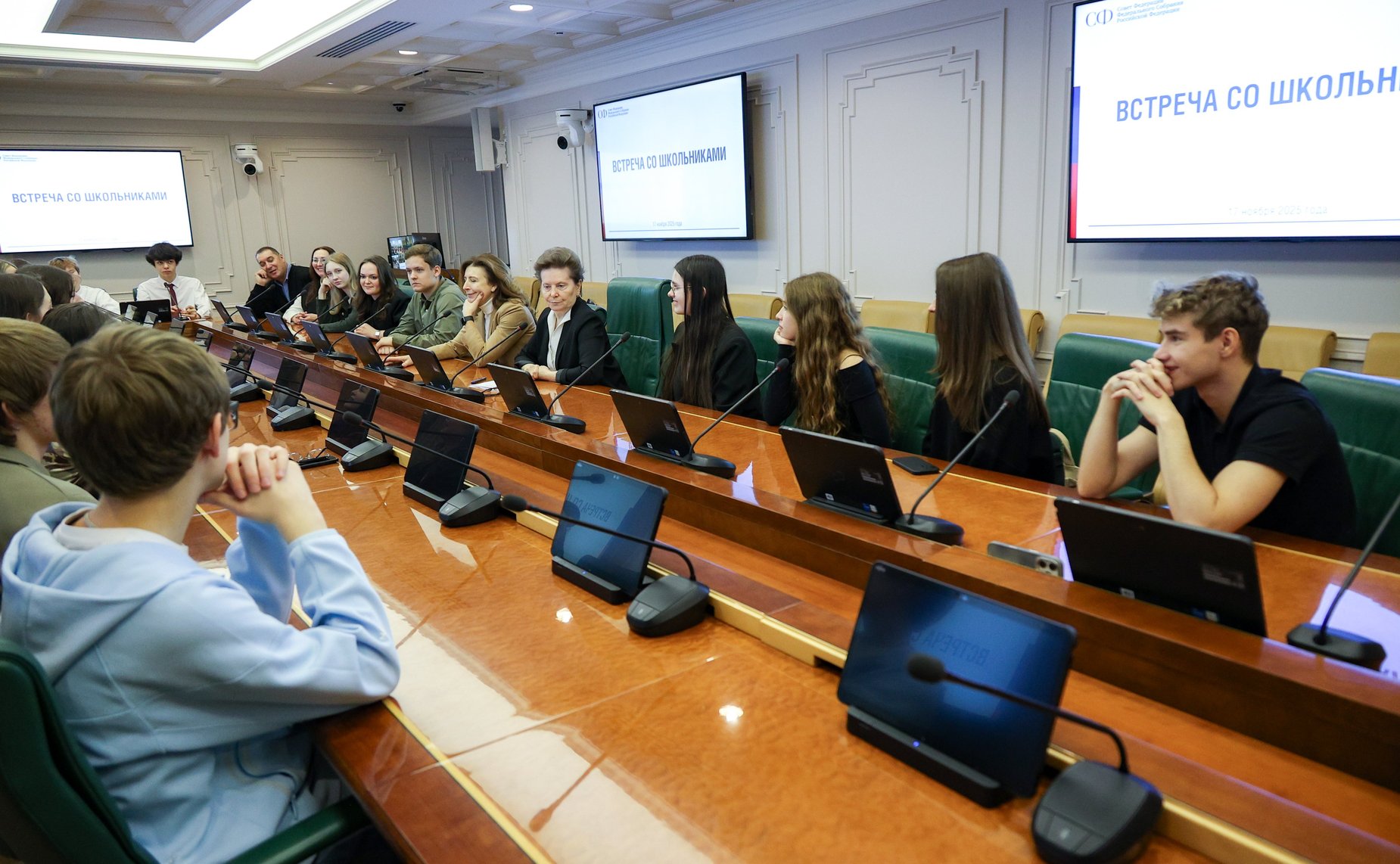 Наталья Комарова провела встречу с учащимися 10–11 класса