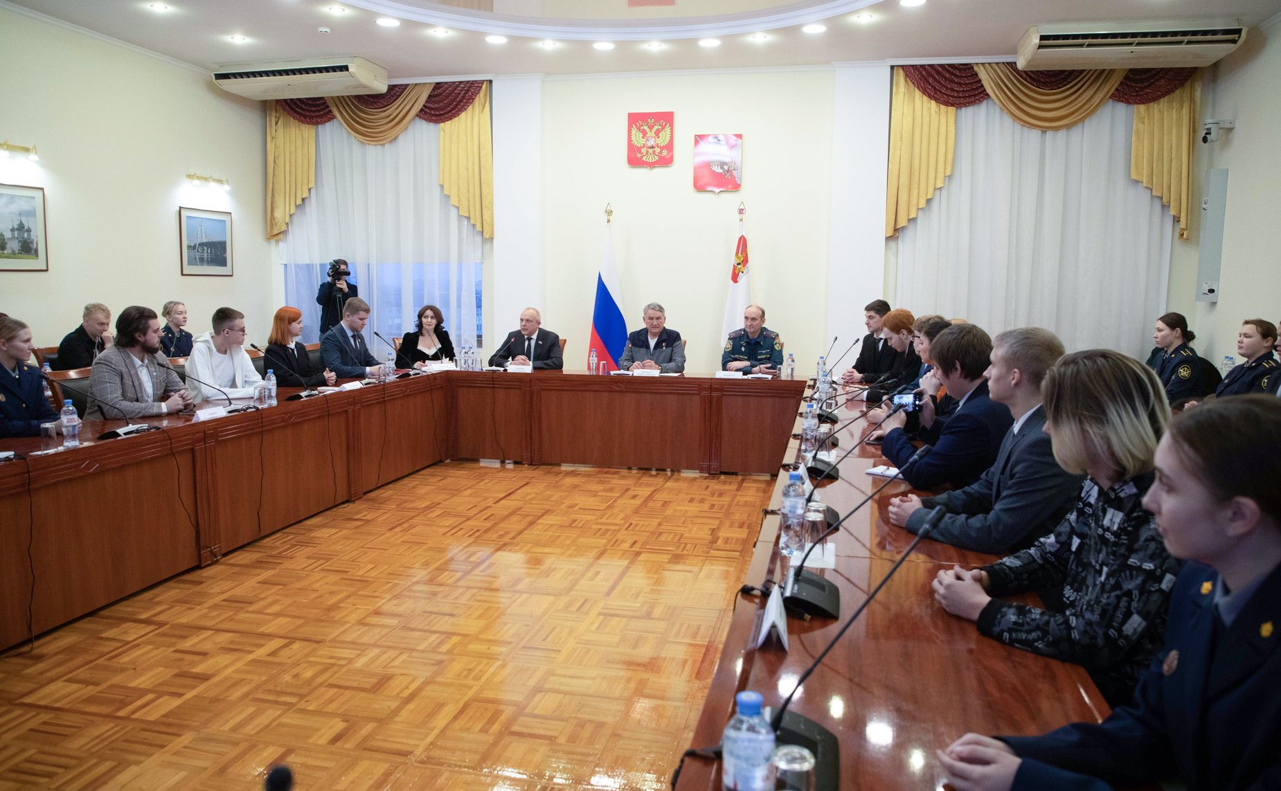 Заседание Дискуссионного клуба Молодежного парламента Вологодской области