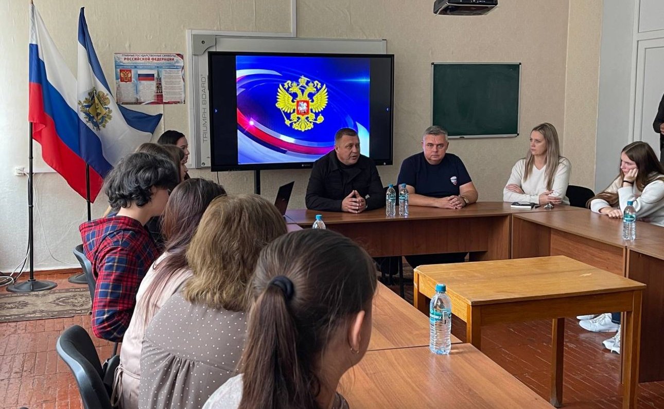 Игорь Кастюкевич провел серию встреч с педагогическим сообществом и школьниками