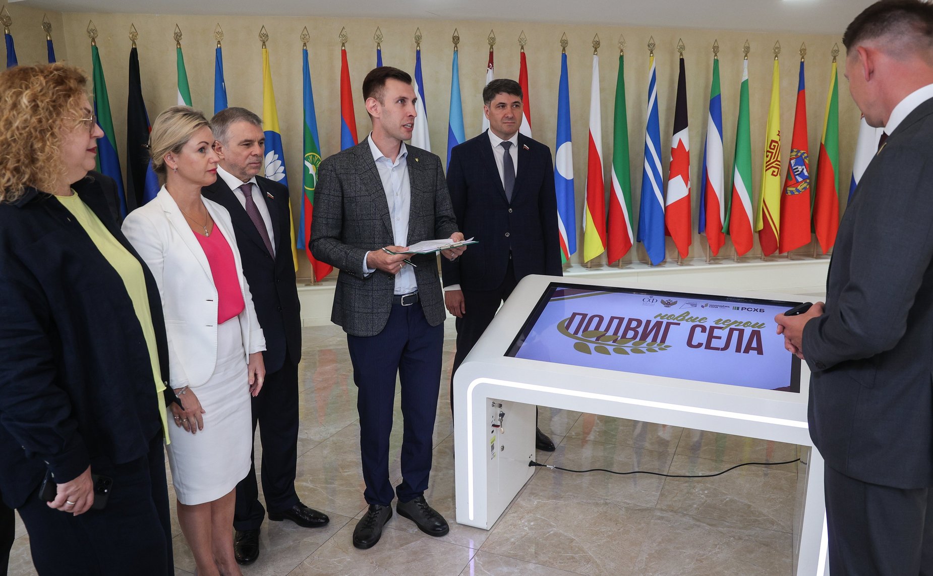 В Совете Федерации открылась выставка «Подвиг села: новые герои»