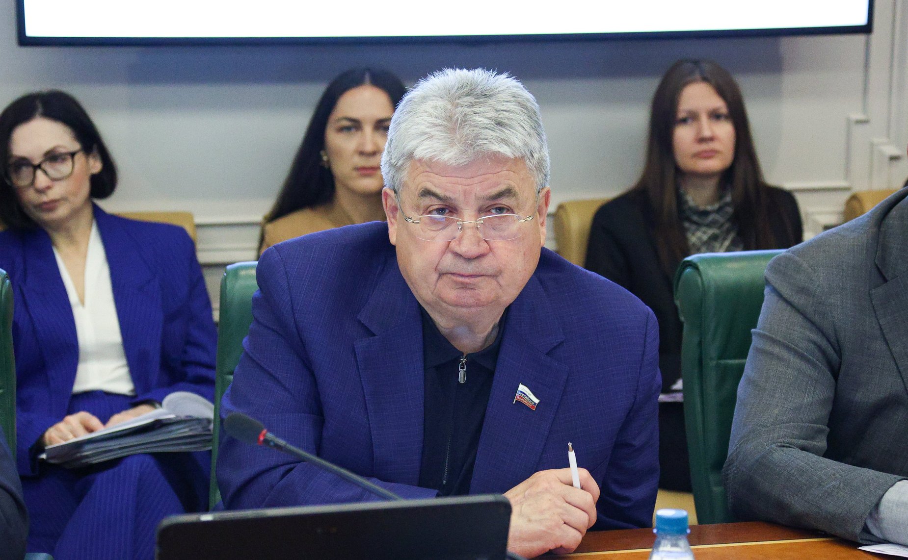Геннадий Емельянов