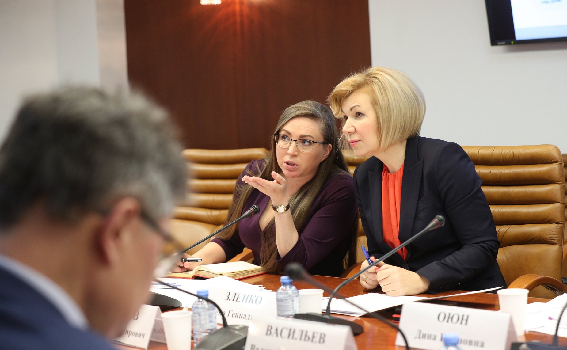 «Круглый стол», посвященный привлечению частных инвестиций для финансирования развития сети автомобильных дорог в районах Крайнего Севера