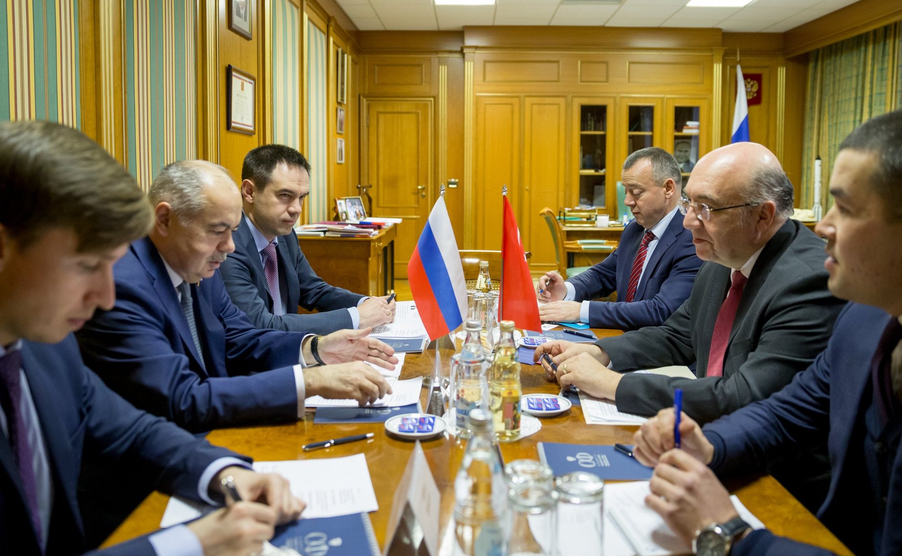 Встреча Ильяса Умаханова с Чрезвычайным и Полномочным Послом Турецкой Республики в РФ Мехметом Самсаром