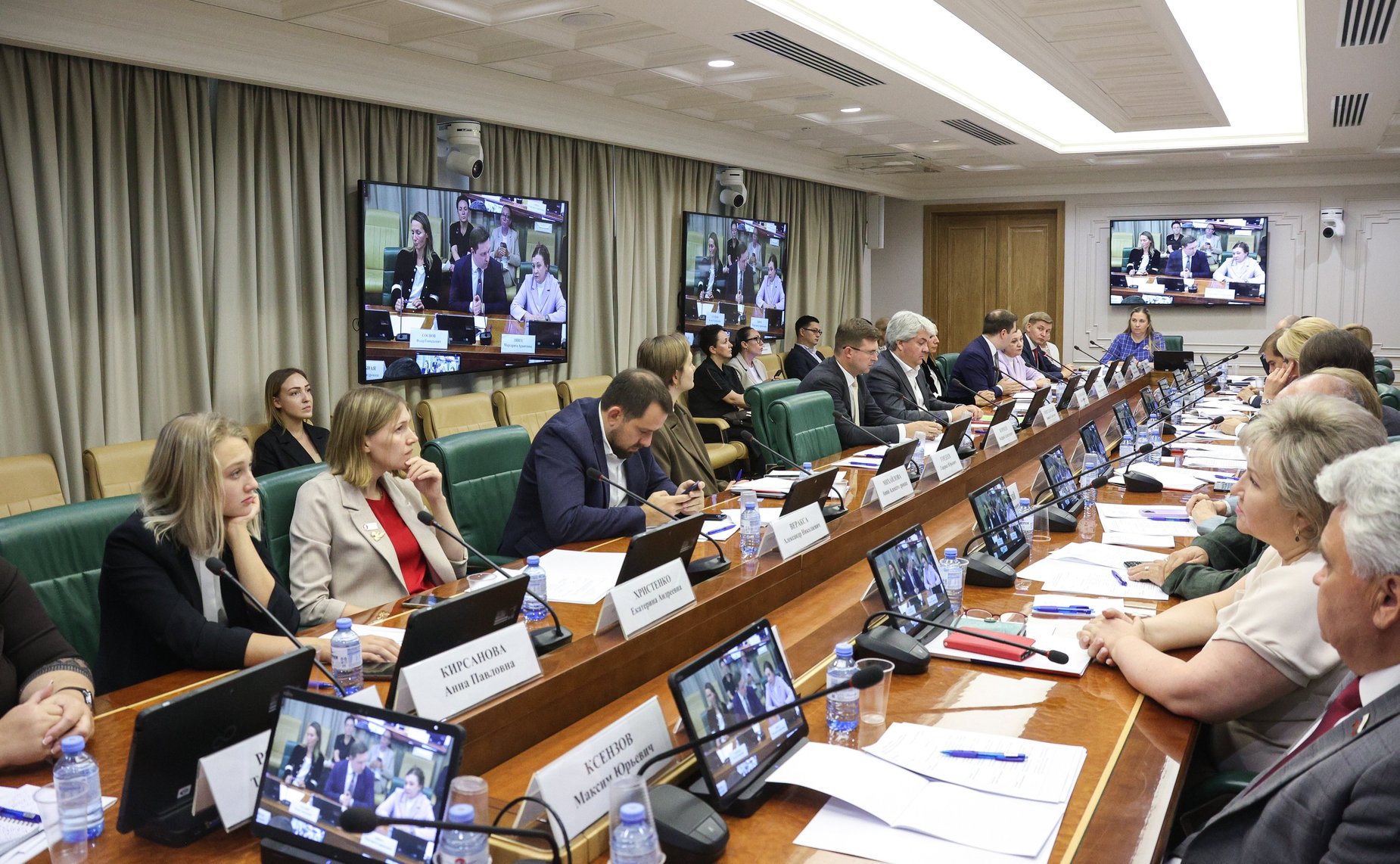 Круглый стол Комитета СФ по науке, образованию и культуре «Образ педагога и наставника в кинематографе, СМИ и рекламе»