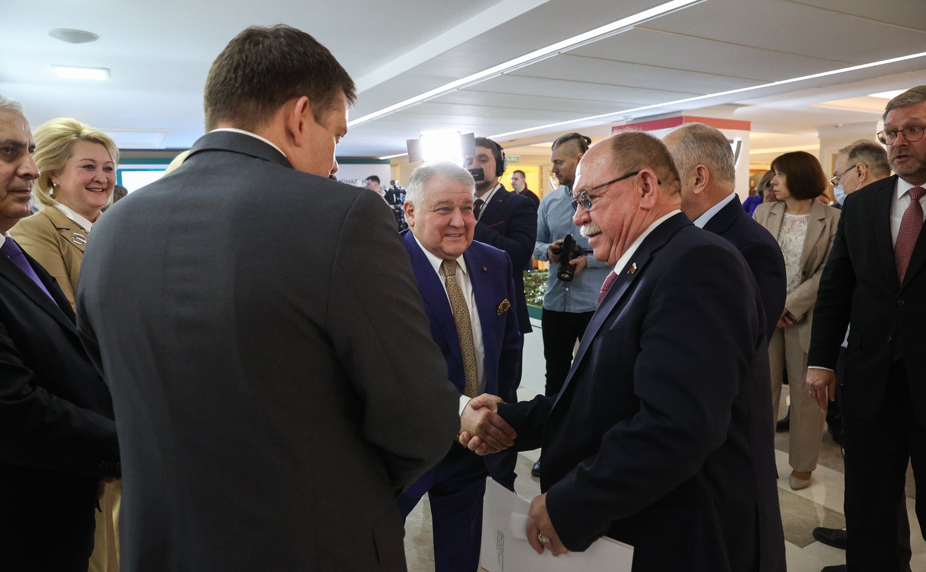 Валентина Матвиенко и президент НИЦ «Курчатовский институт» Михаил Ковальчук открыли выставку «Курчатовский институт – 80 лет для страны и мира»