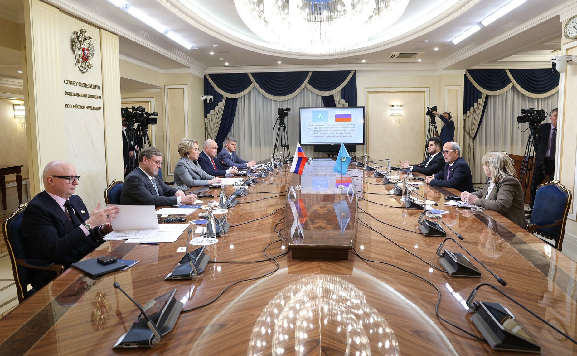 Валентина Матвиенко провела встречу с Председателем Парламента стран Латинской Америки и Карибского бассейна (ПАРЛАТИНО) Роландо Мигелем Гонсалесом Патрисио