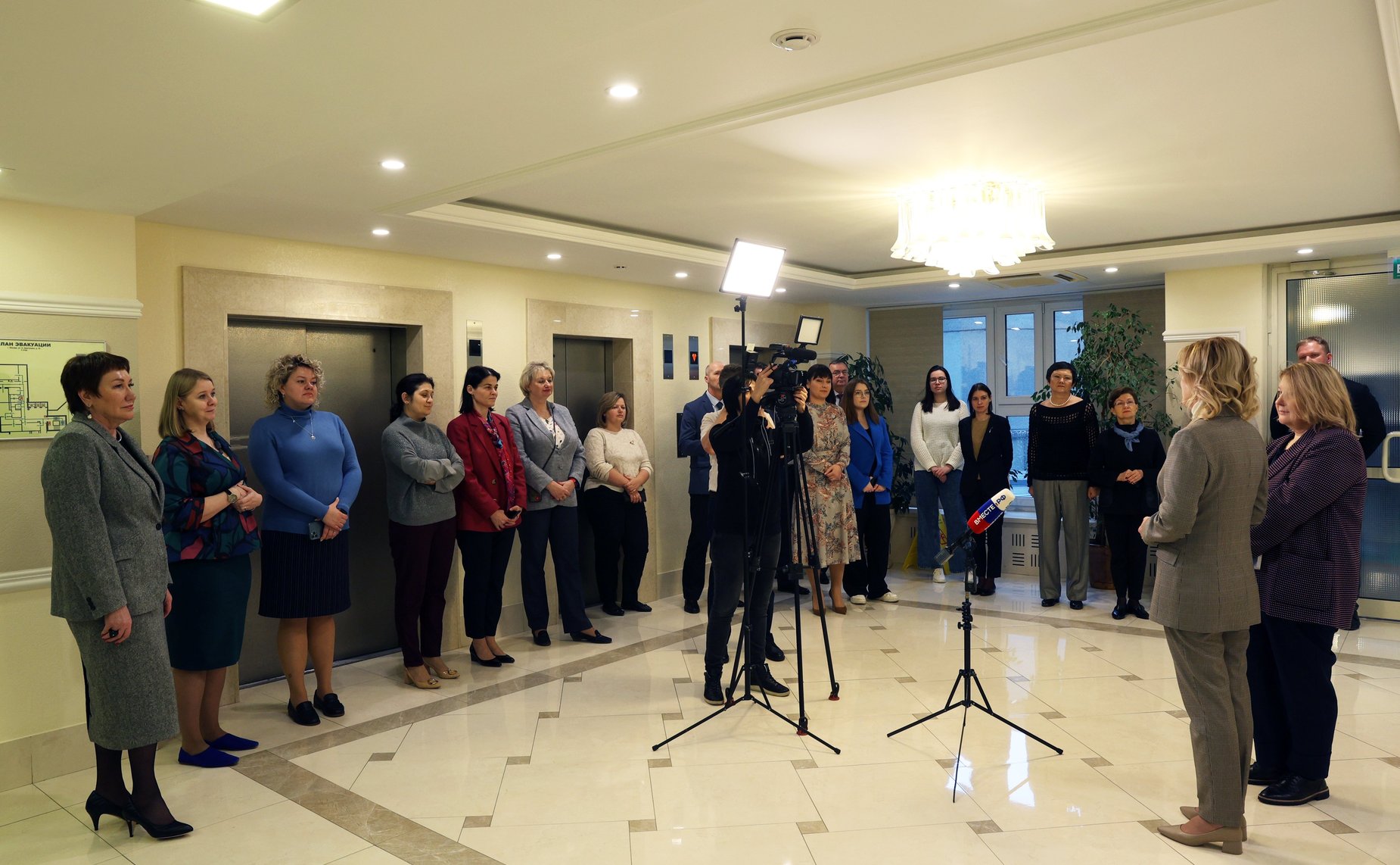 в Совете Федерации открылась выставка картин «Живопись и профессия»