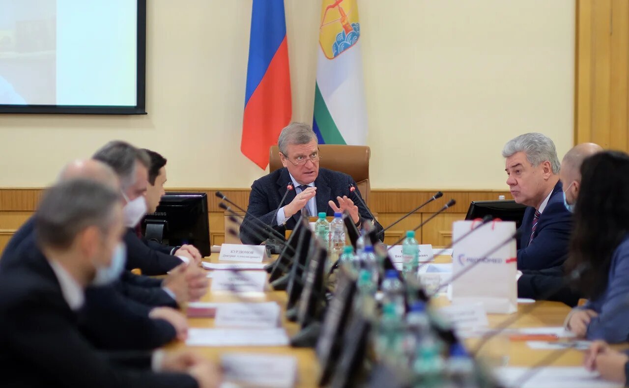 Виктор Бондарев принял участие в рабочей встрече делегации фармацевтической компании