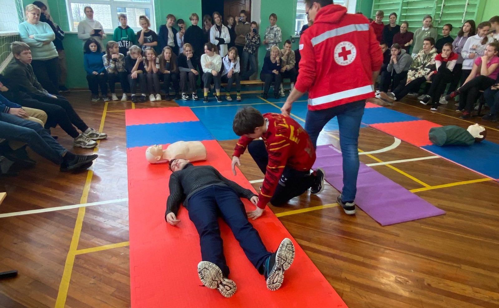 Елена Бибикова рассказала школьникам о необходимости навыков по оказанию первой медицинской помощи