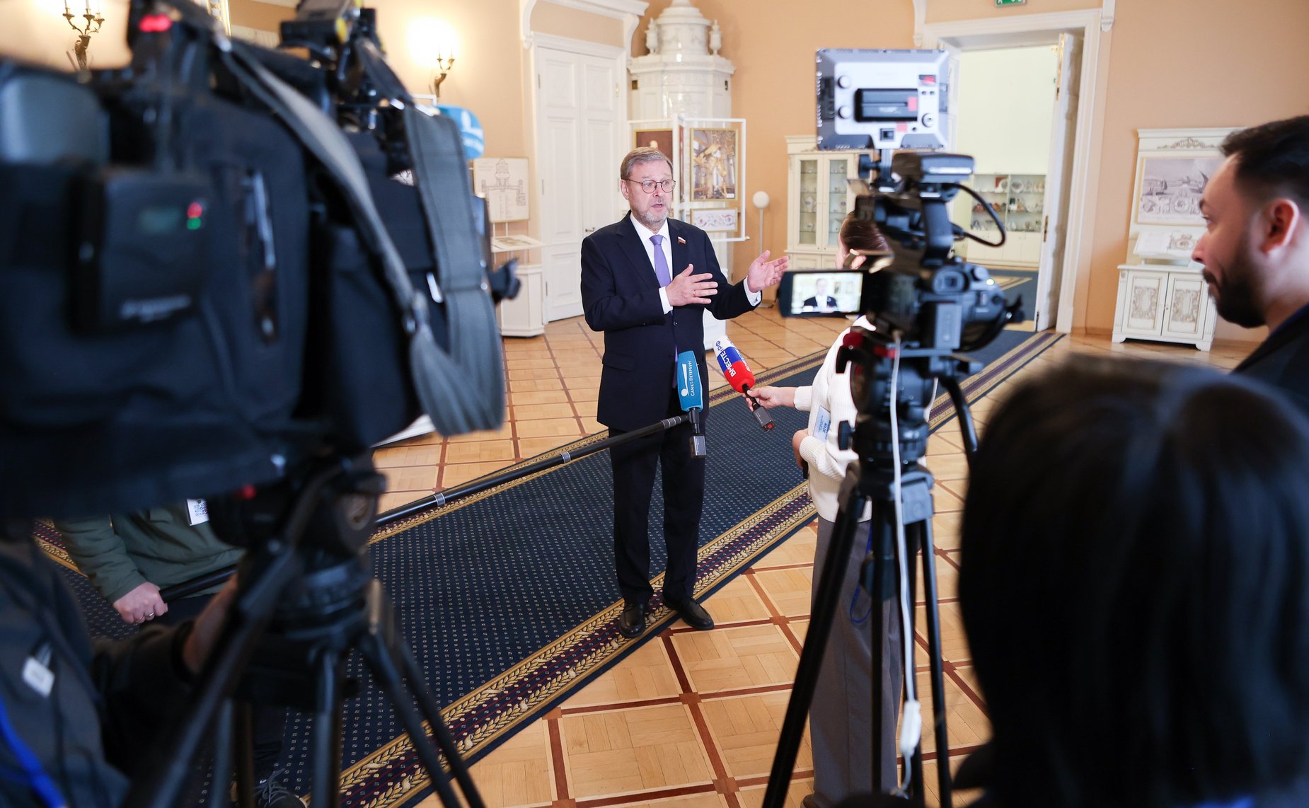 Пресс-подход заместителя Председателя Совета Федерации Константина Косачева