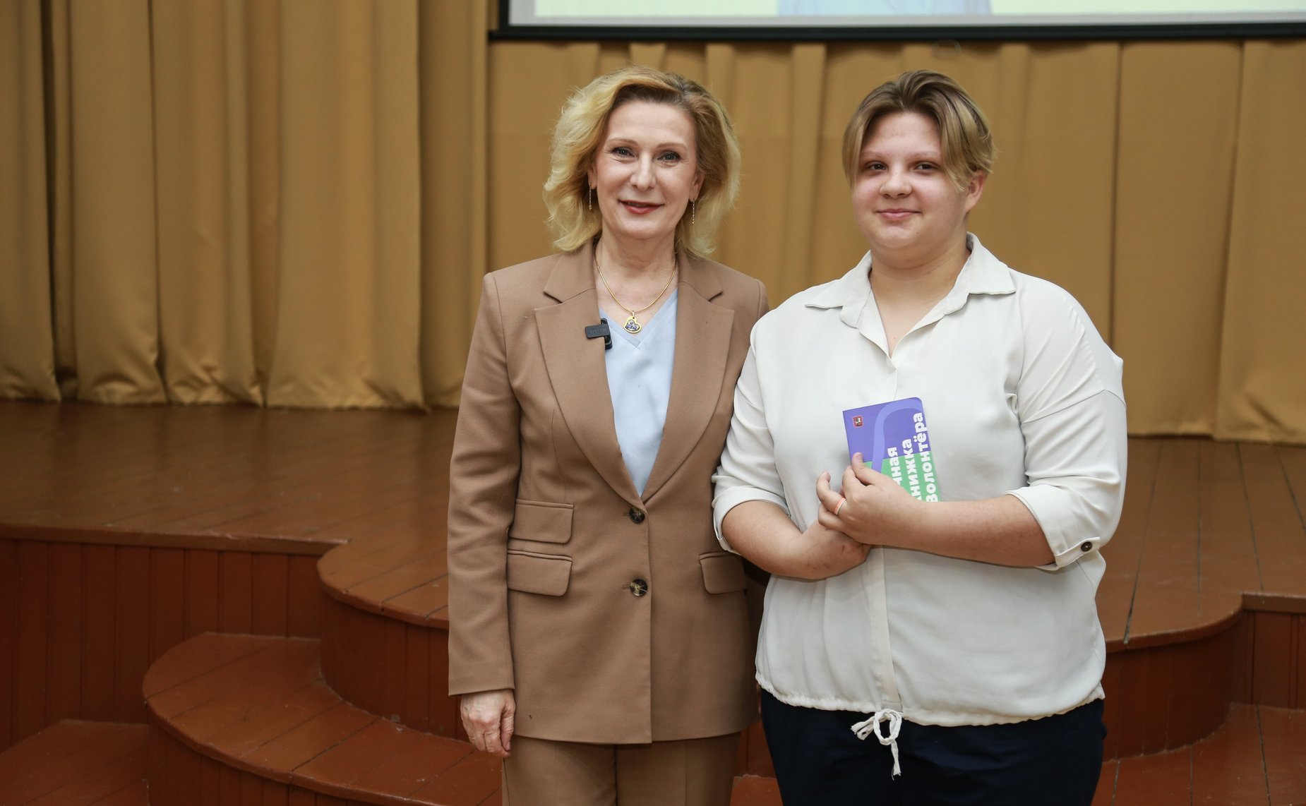 Заместитель Председателя Совета Федерации Инна Святенко провела для старшеклассников школы № 2087 «Открытие» урок «Разговор о важном»
