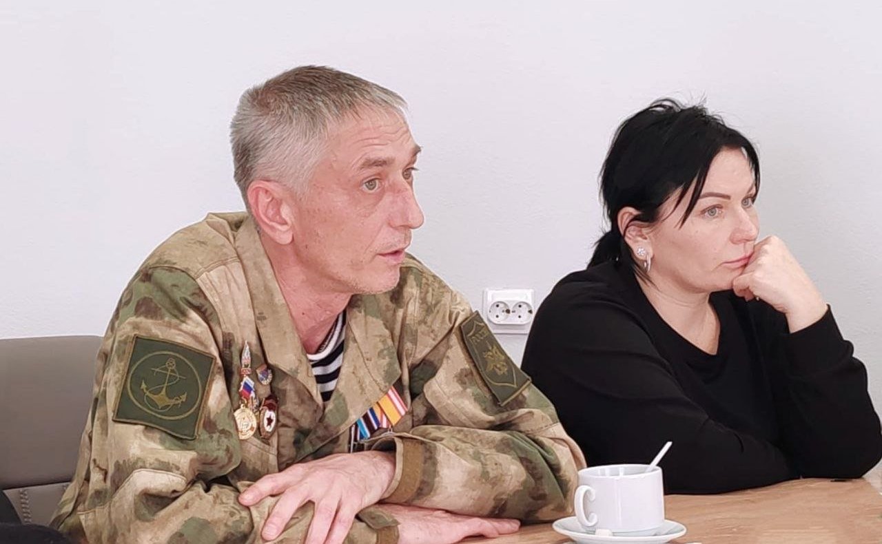 Александр Ролик во время работы в регионе провел встречу с участниками СВО в филиале Государственного фонда «Защитники Отечества» по Приморскому краю