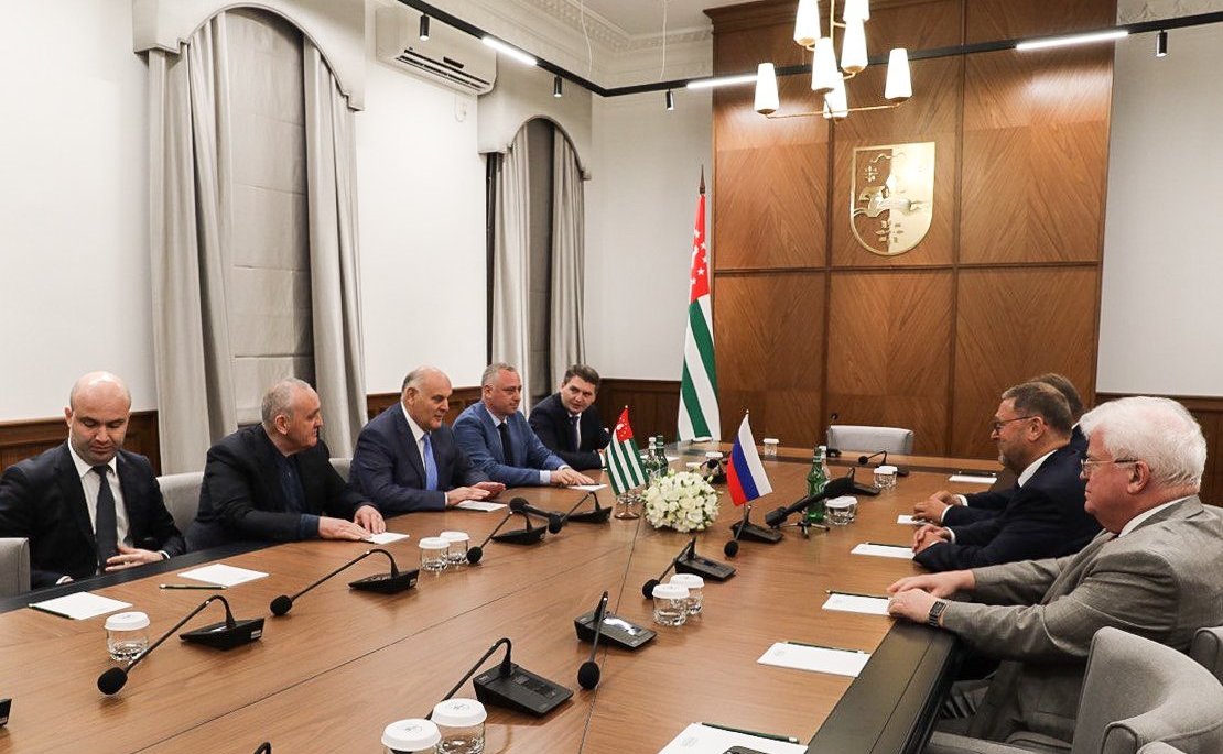 Делегации Совета Федерации приняла участие в праздничных мероприятиях по случаю 15- летия признания независимости Республики Абхазия