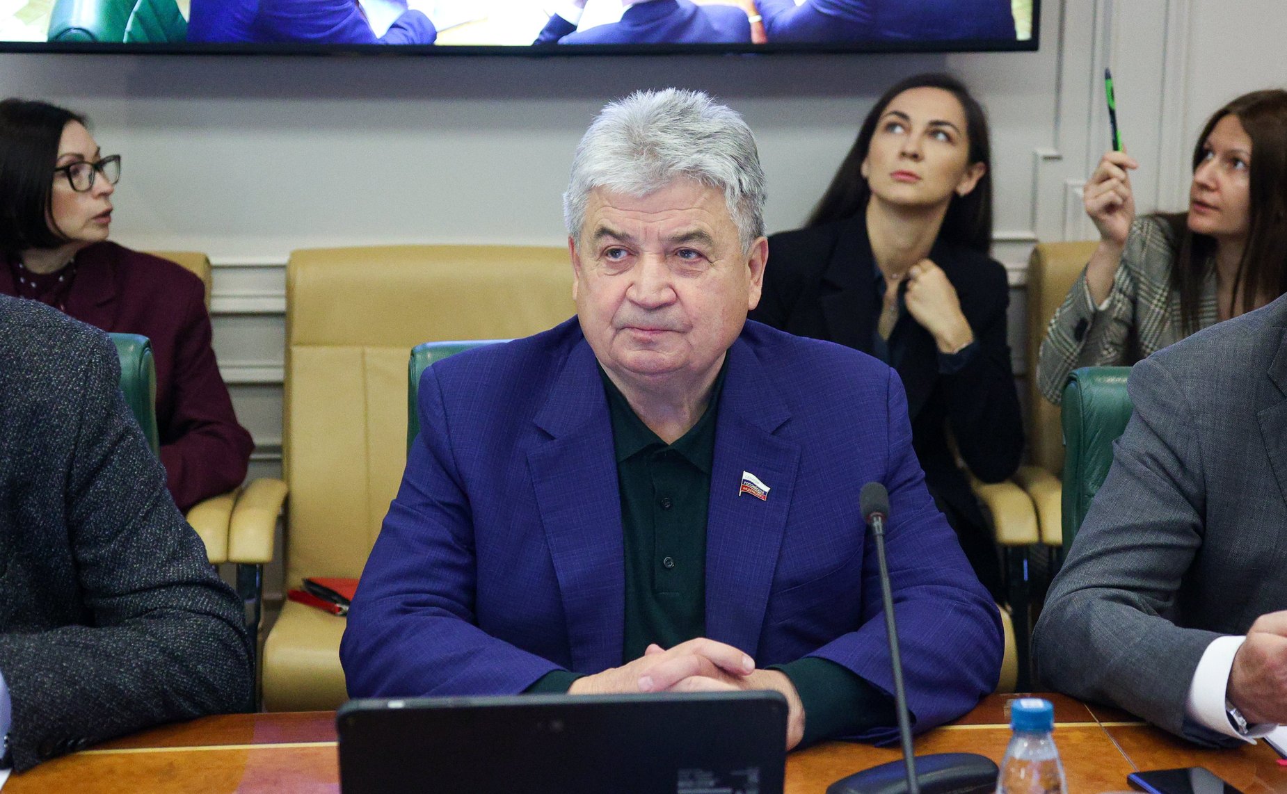 Геннадий Емельянов