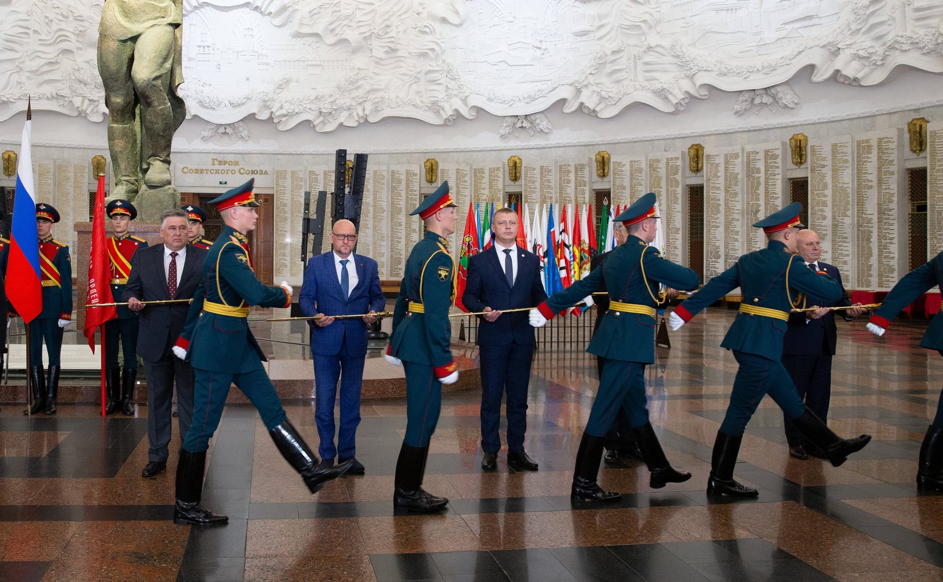 Торжественная церемония передачи «Мечей Победы» Городам воинской славы