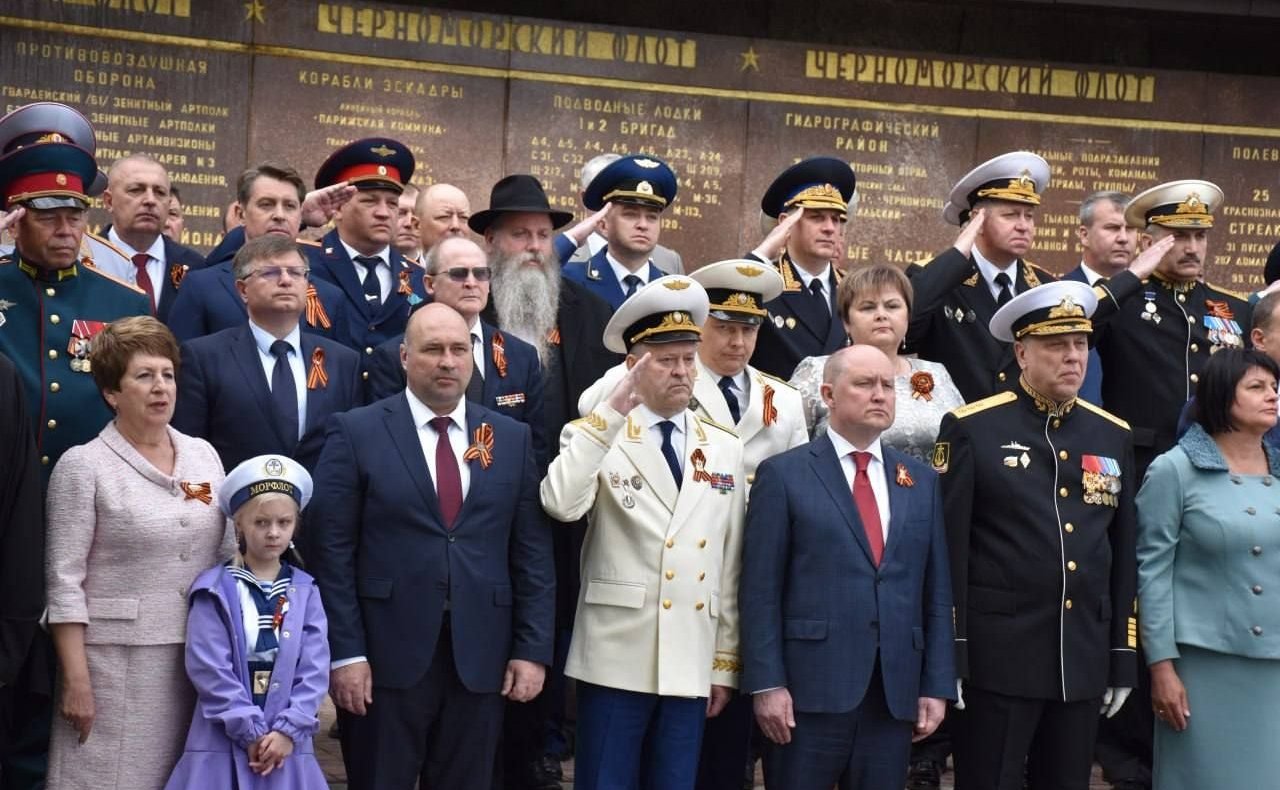 Екатерина Алтабаева приняла участие в церемонии возложения цветов к Вечному огню Мемориала героической обороны Севастополя 1941–1942 годов