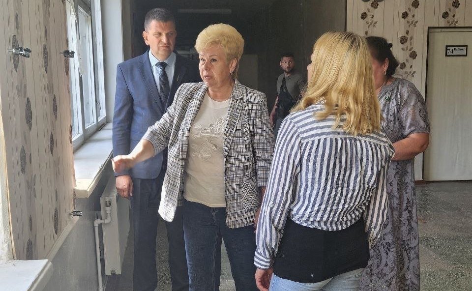 Ольга Бас проинспектировала ход капитального ремонта школ в ЛНР