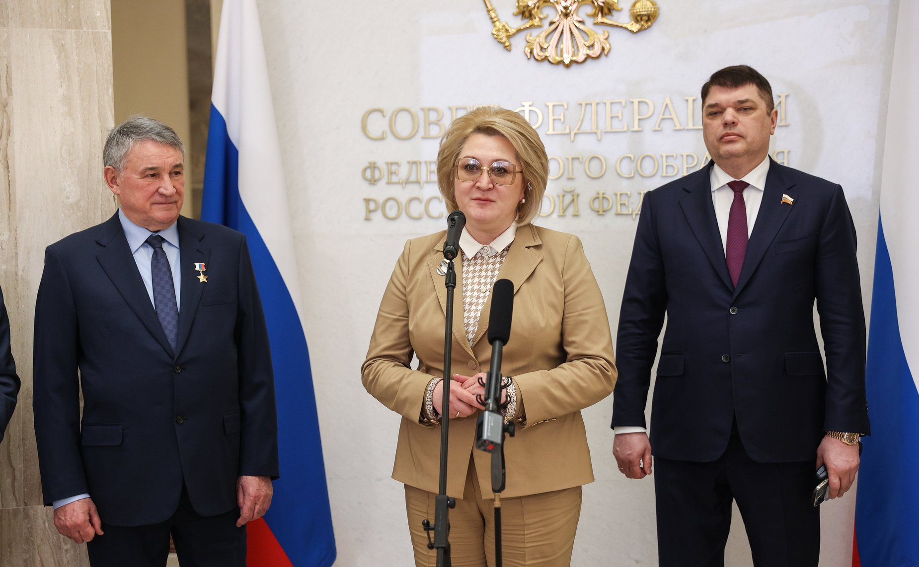 В СФ открылась выставка победителей конкурса детского рисунка к 80-летию прорыва блокады Ленинграда