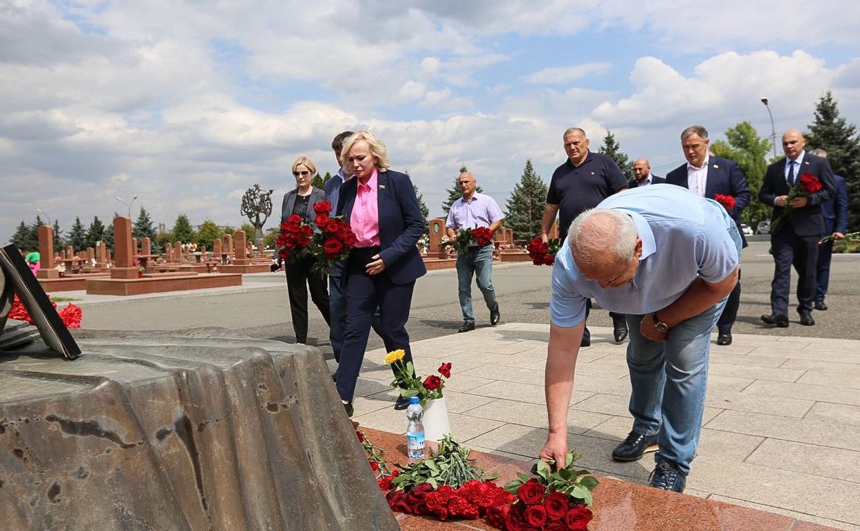 Делегации Совета Федерации приняла участие в праздничных мероприятиях по случаю 15- летия признания независимости Республики Южная Осетия
