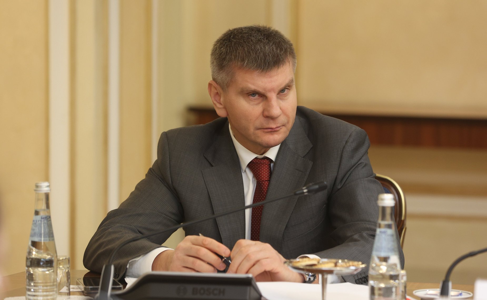 Геннадий Голов