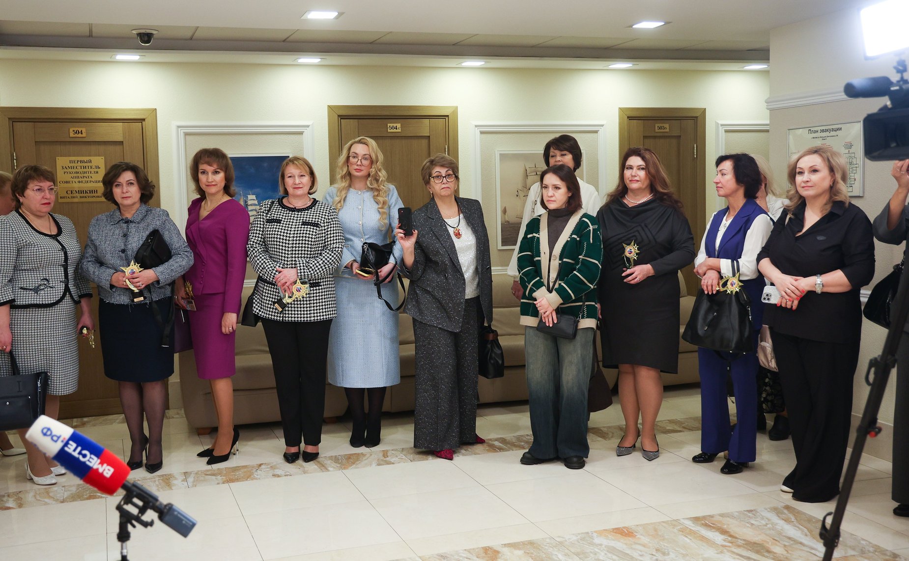 Открытие в Совете Федерации выставки художников современности «Россия в душе моей»