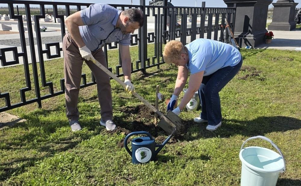 Ольга Бас приняла участие в акции «Сад Памяти» в Луганской Народной Республике