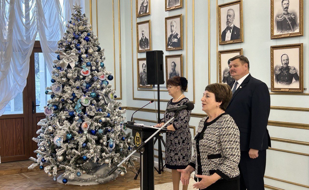 Екатерина Алтабаева и Сергей Колбин наградили победителей Всероссийского детского конкурса «Портрет твоего края» в Севастополе
