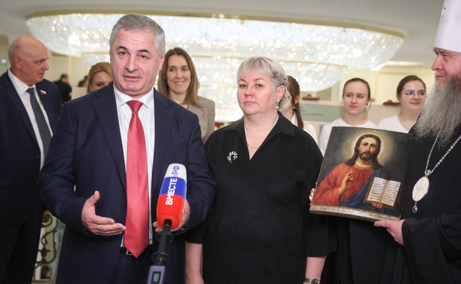 Выставка восстановленных икон Донбасса из Свято-Петропавловского кафедрального собора