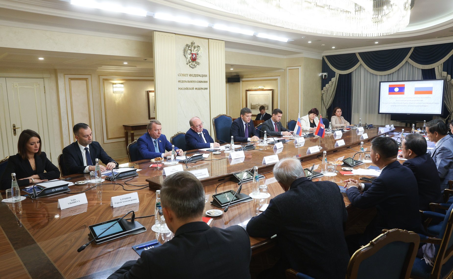 Встреча Николая Журавлева с членом Политбюро Народно-революционной партии Лаоса, Председателем Центрального комитета Лаосского фронта национального развития