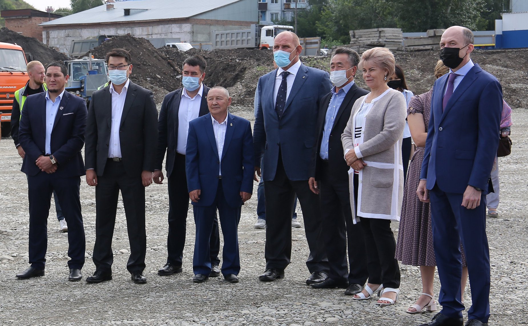 Церемония закладки капсулы на строительной площадке национальной общеобразовательной школы №7 в городе Горно-Алтайске