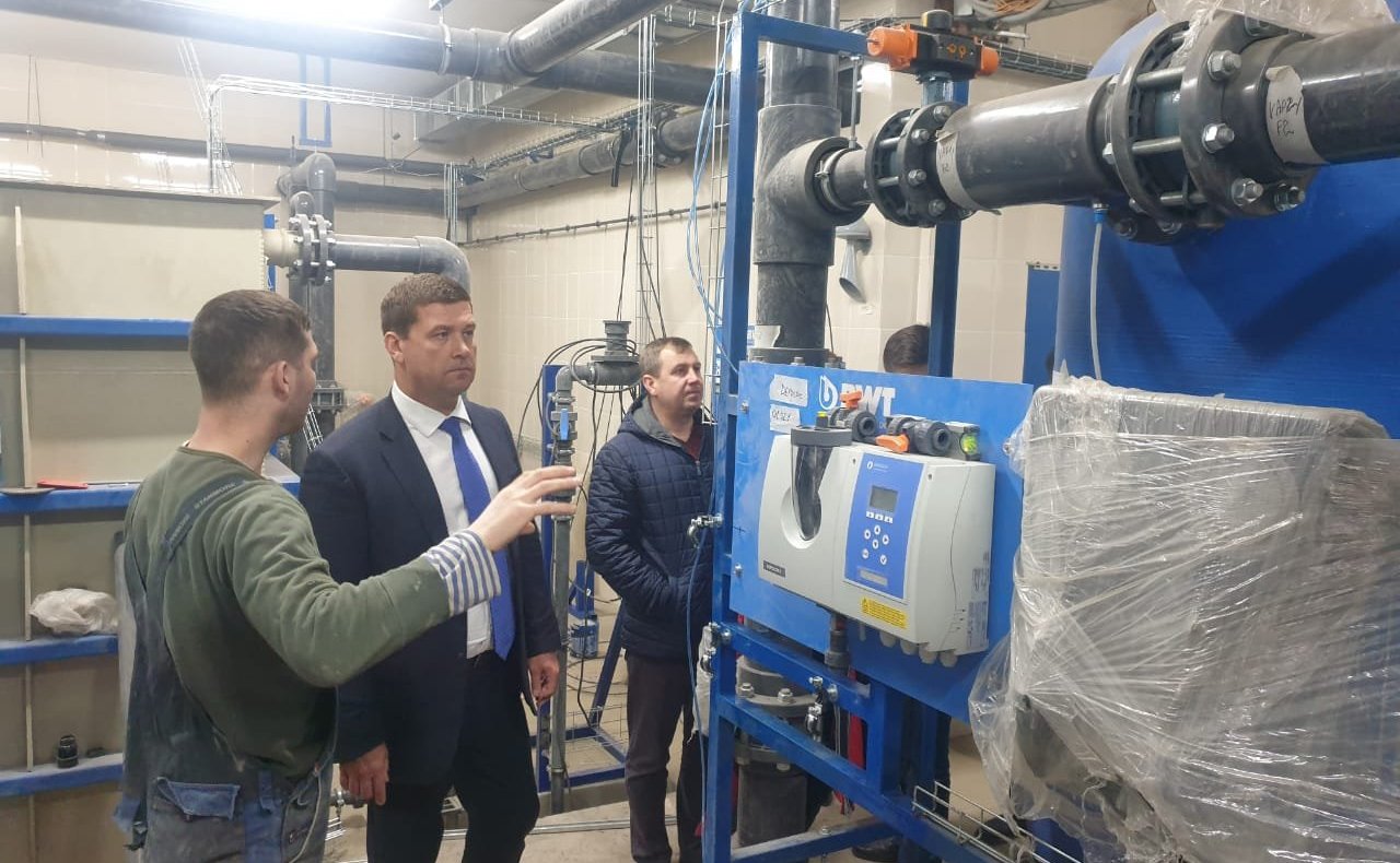 Андрей Чернышев в ходе поездки в регион проинспектировал строительство бассейна Братского государственного университета