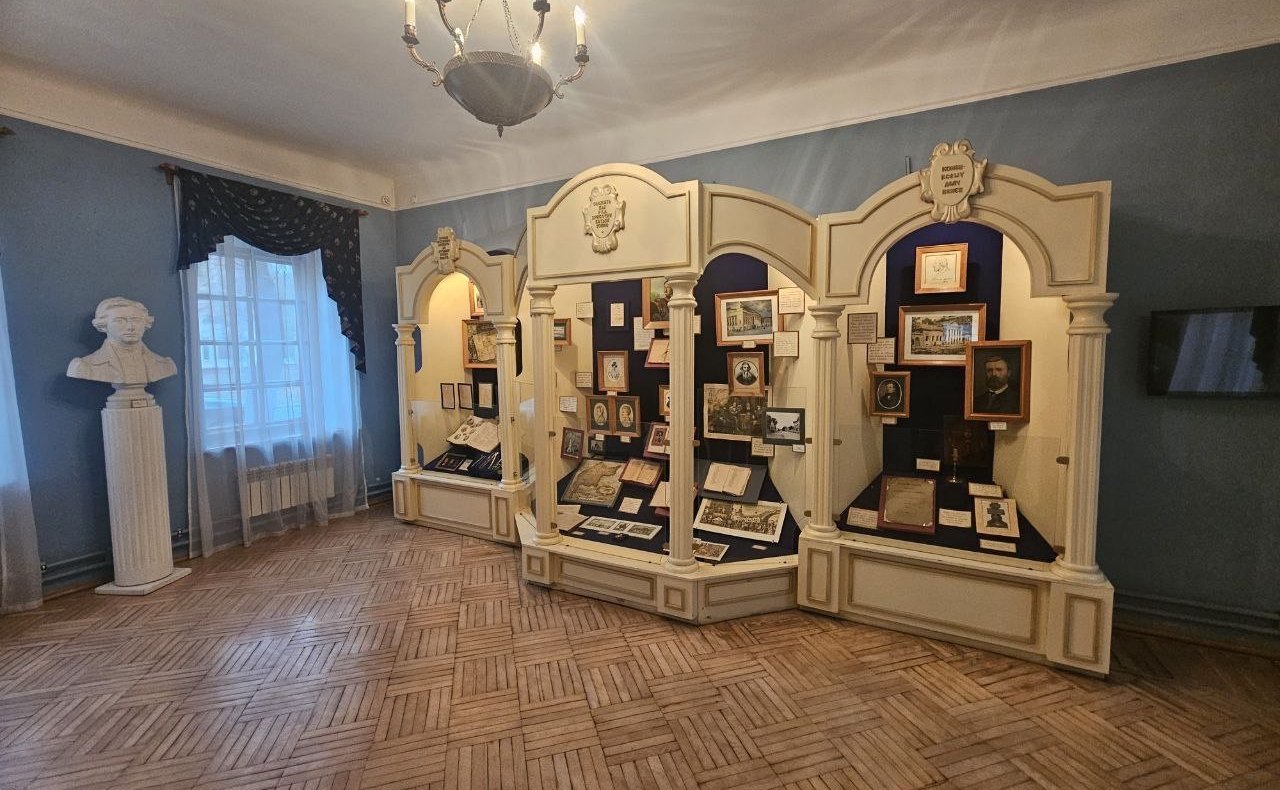 Ольга Бас организовала в ЛНР экскурсию для представителей «серебряного возраста» в Литературный музей Владимира Даля