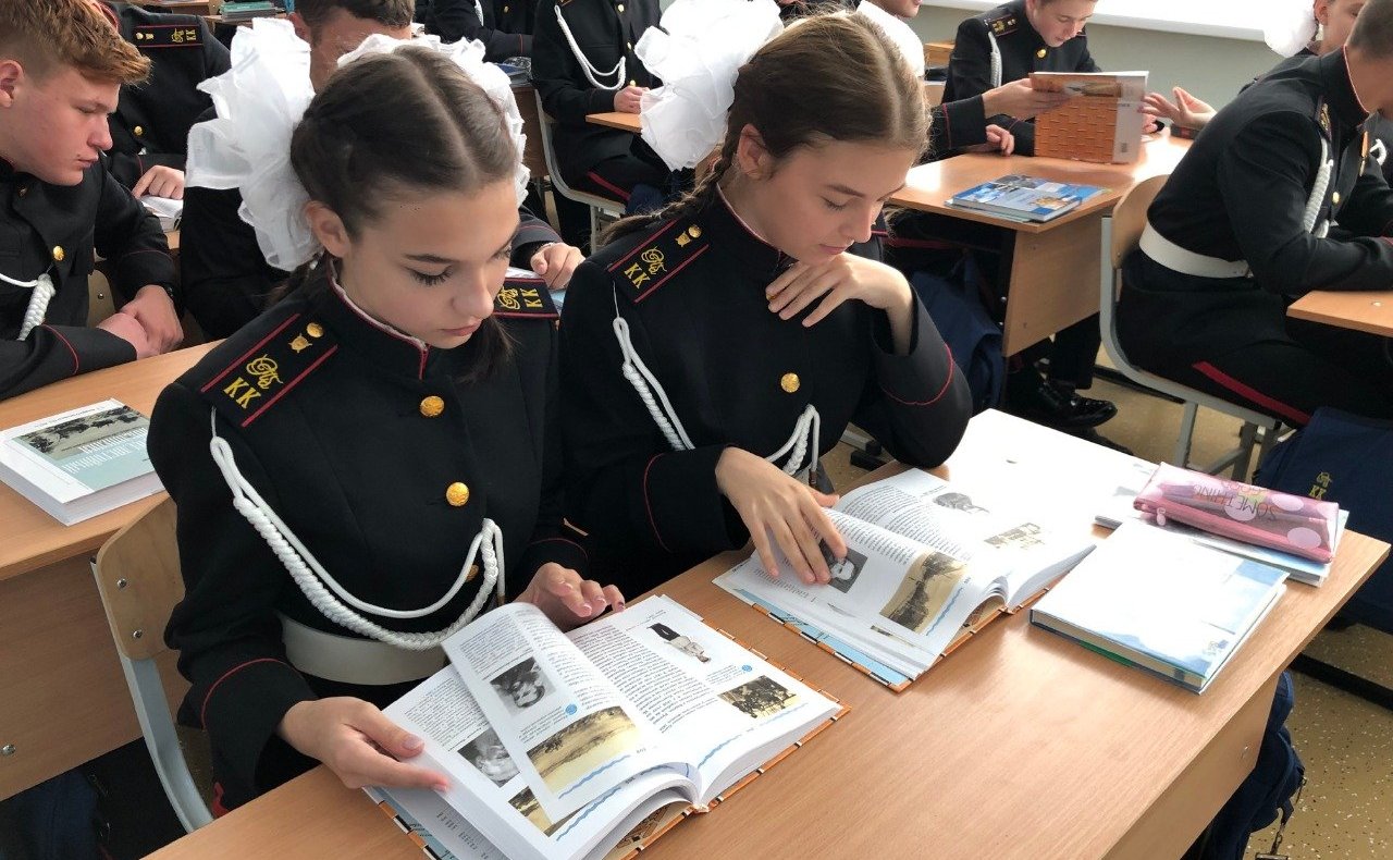 Екатерина Алтабаева в ходе поездки в регион встретилась с воспитанниками Севастопольского кадетского корпуса Следственного комитета РФ им. В.И. Истомина