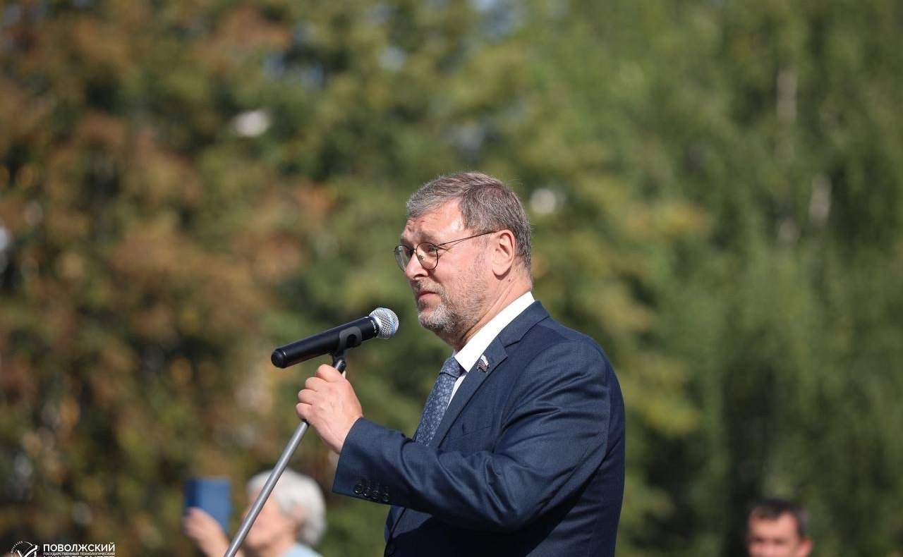 Заместитель Председателя СФ Константин Косачев выступил на торжественной линейке перед студентами Поволжского государственного технологического университета