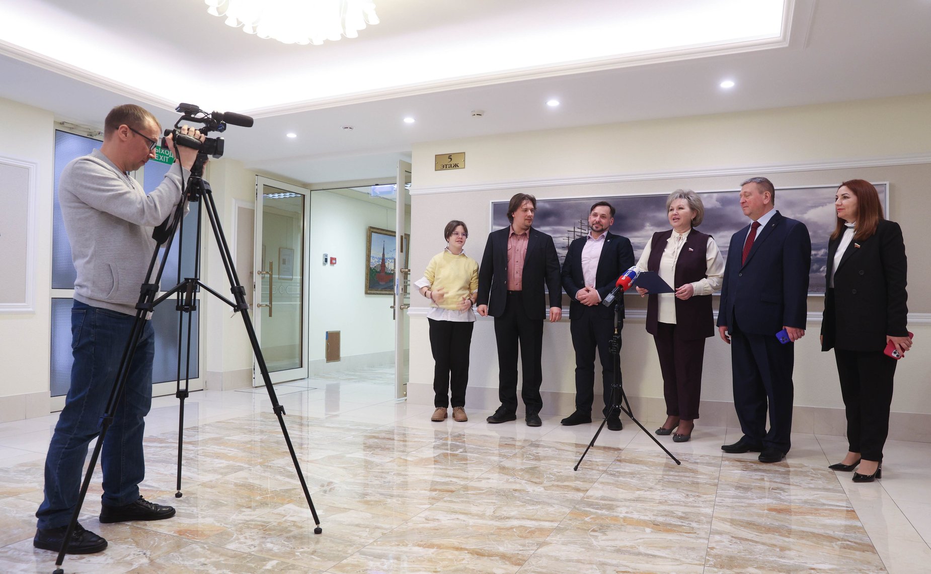 В Совете Федерации открылась выставка «Россия.Текущее» работ российских художников, исследующих современную историю нашей страны