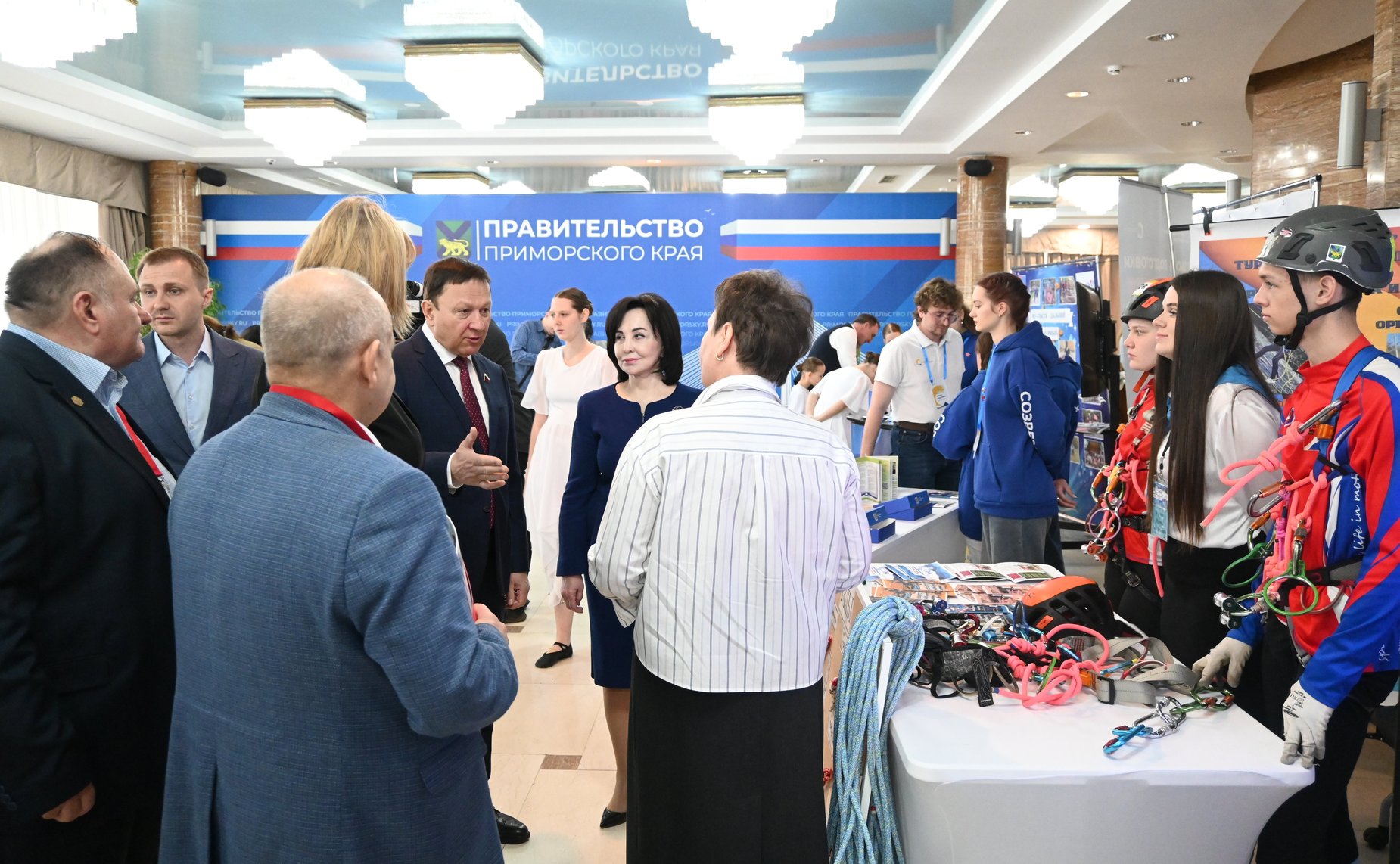 Александр Ролик принял участие в пленарном заседании второго Дальневосточного образовательного форума «Детский отдых в образовательном пространстве России»