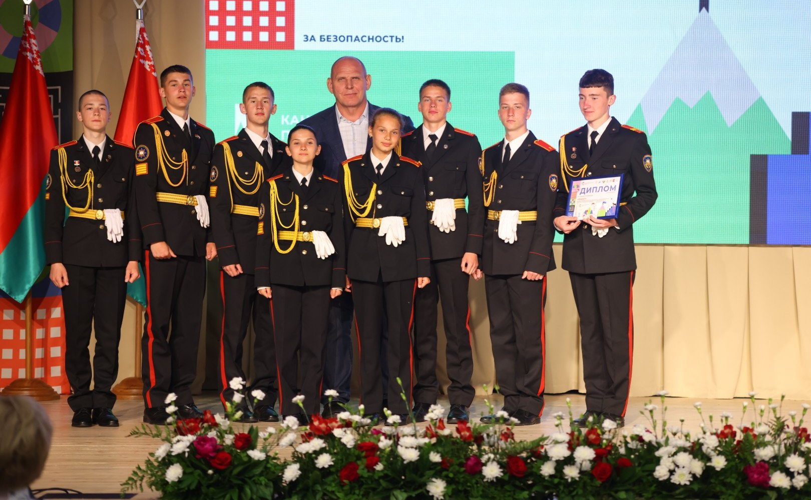 Юрий Воробьев и заместитель Председателя Совета Республики Национального собрания Республики Беларусь Валерий Бельский приняли участие в мероприятиях каникулярной профориентационной школы «За безопасность!»