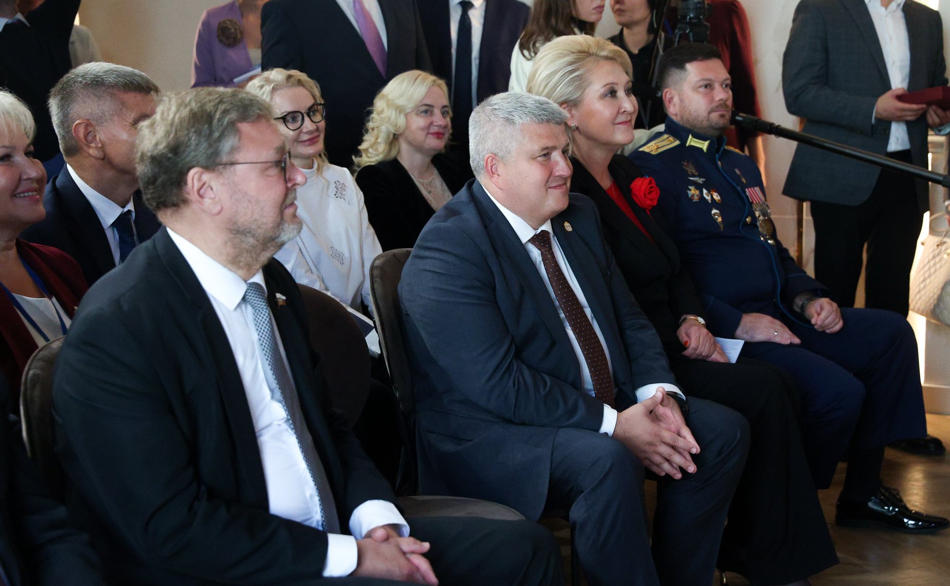 В рамках работы Х Парламентского форума «Историко-культурное наследие России» в Великом Новгороде Валентина Матвиенко посетила детскую общеобразовательную школу имени Г.Р. Державина и Дом музыки имени С.В. Рахманинова