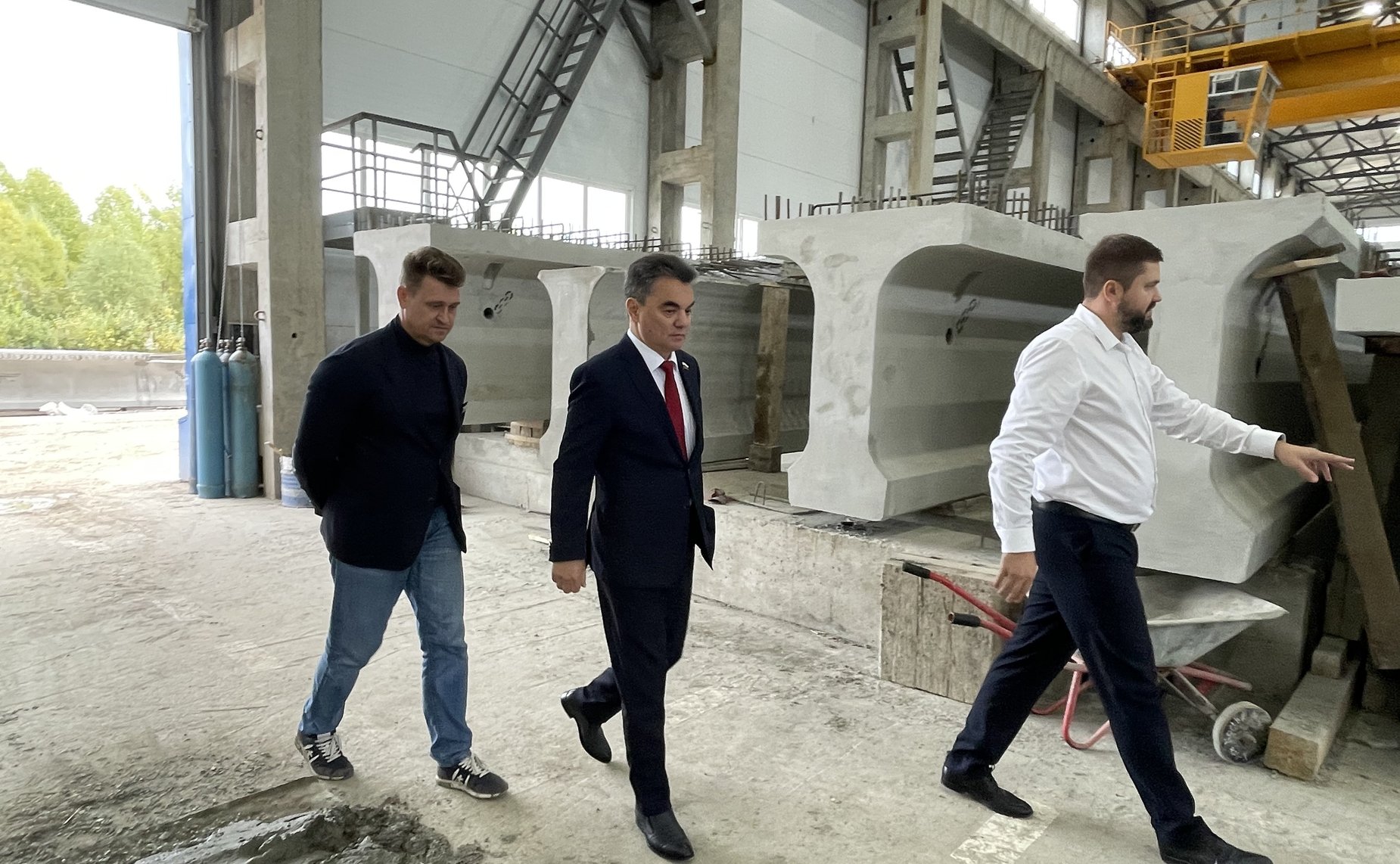 Ирек Ялалов проинспектировал производство в регионе сборных железобетонных конструкций для мостостроения и дорожного строительства