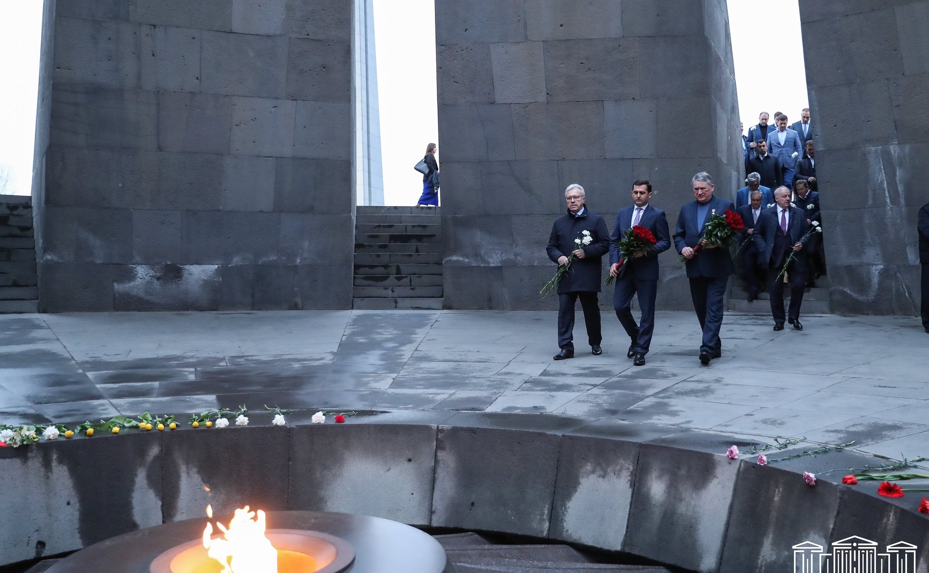 Российская делегация во главе с заместителем Председателя Совета Федерации Юрием Воробьевым передала более 1,5 тысяч учебников для трех армянских школ с обучением на русском языке