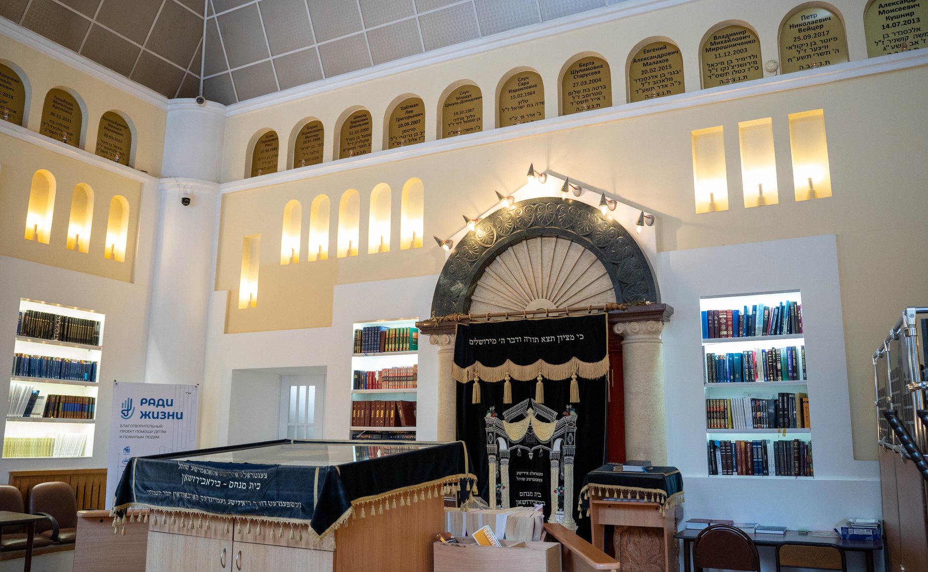 Сенаторы ознакомились с реализацией проекта доступной среды и посетили социальные и религиозные объекты города