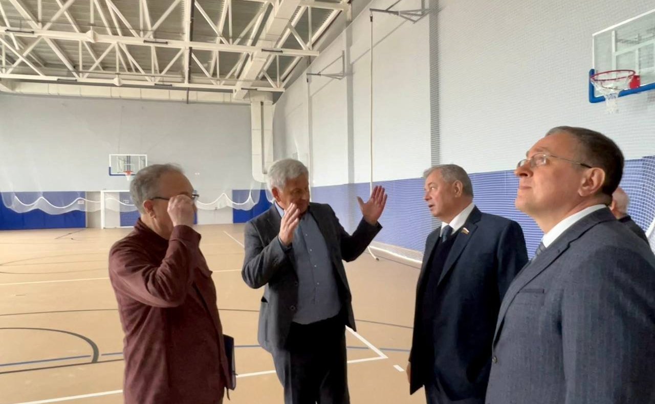 Анатолий Артамонов проконтролировал ход строительства и капремонта школ в Калуге