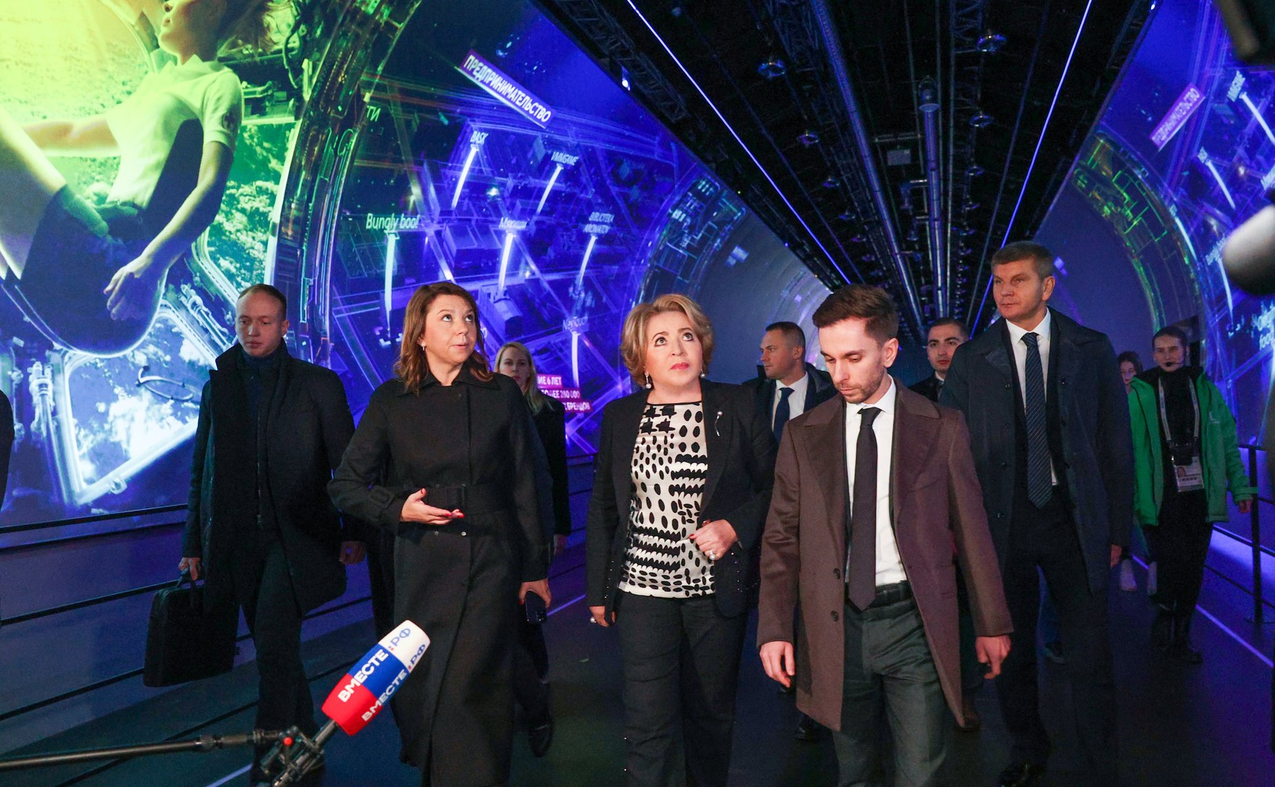 Валентина Матвиенко приняла участие в марафоне Российского общества «Знание», который проходит на Международной выставке-форуме «Россия» на ВДНХ