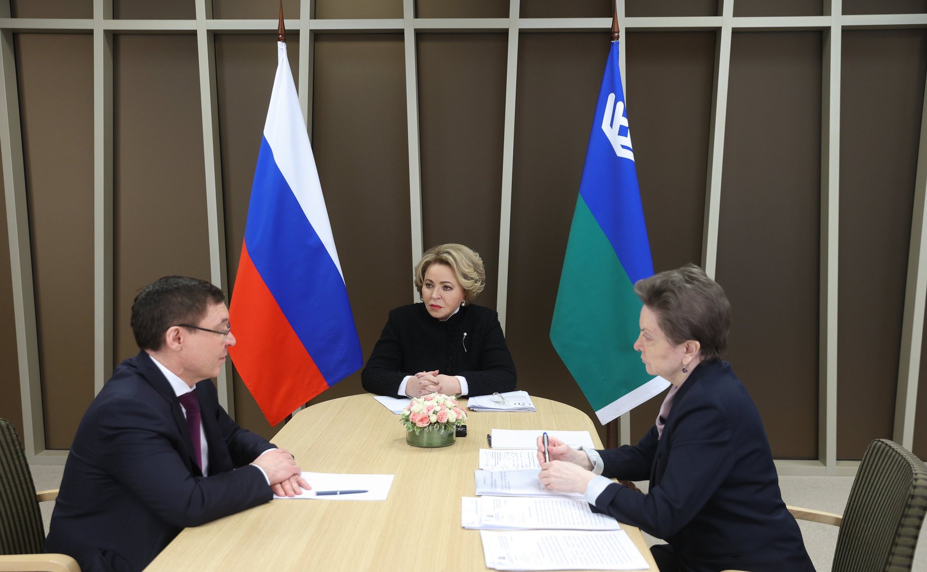 Встреча Председателя Совета Федерации Валентины Матвиенко с губернатором Ханты-Мансийского автономного округа — Югры Натальей Комаровой и полномочным представителем Президента РФ в УФО Владимиром Якушевым