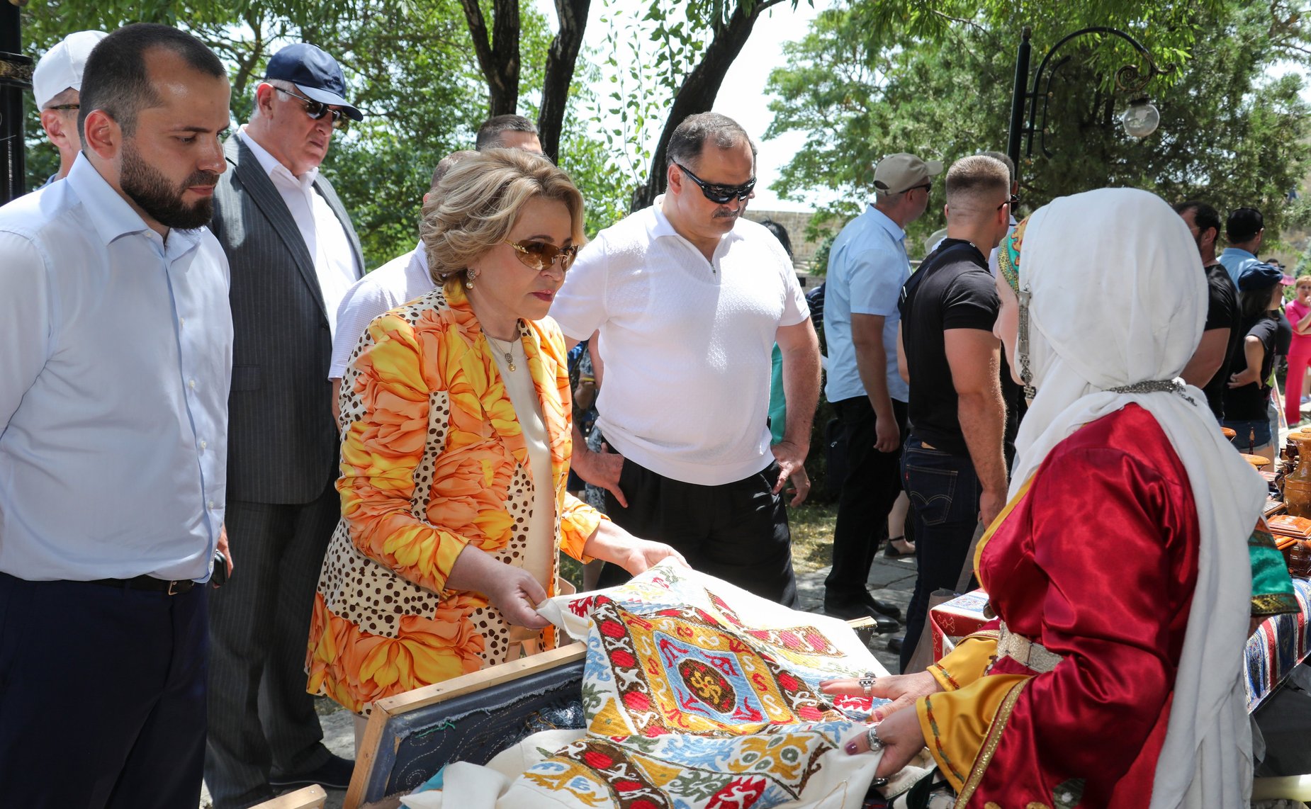 Валентина Матвиенко осмотрела выставку народно-художественных промыслов в Дербенте