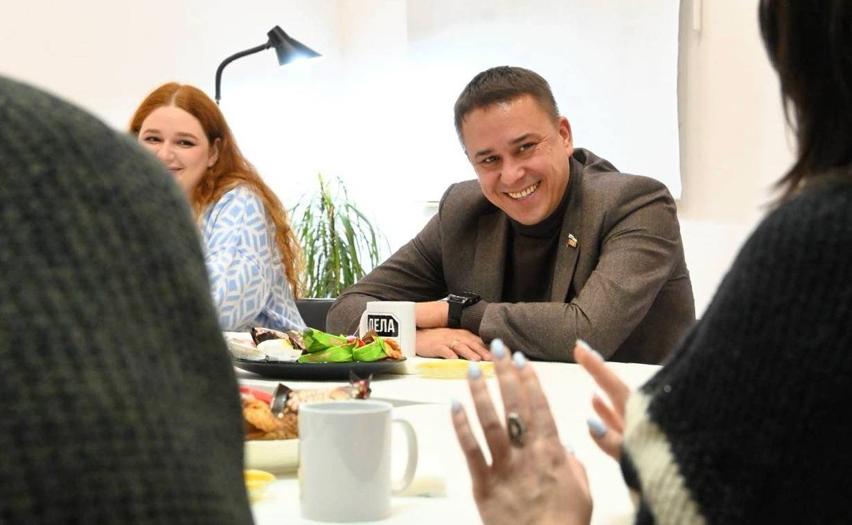 Айрат Гибатдинов вручил диплом проекта «Социальный курс: идеи нового времени» проекту «Ночная мэрия Ульяновска: организация вечернего и ночного досуга в городе»