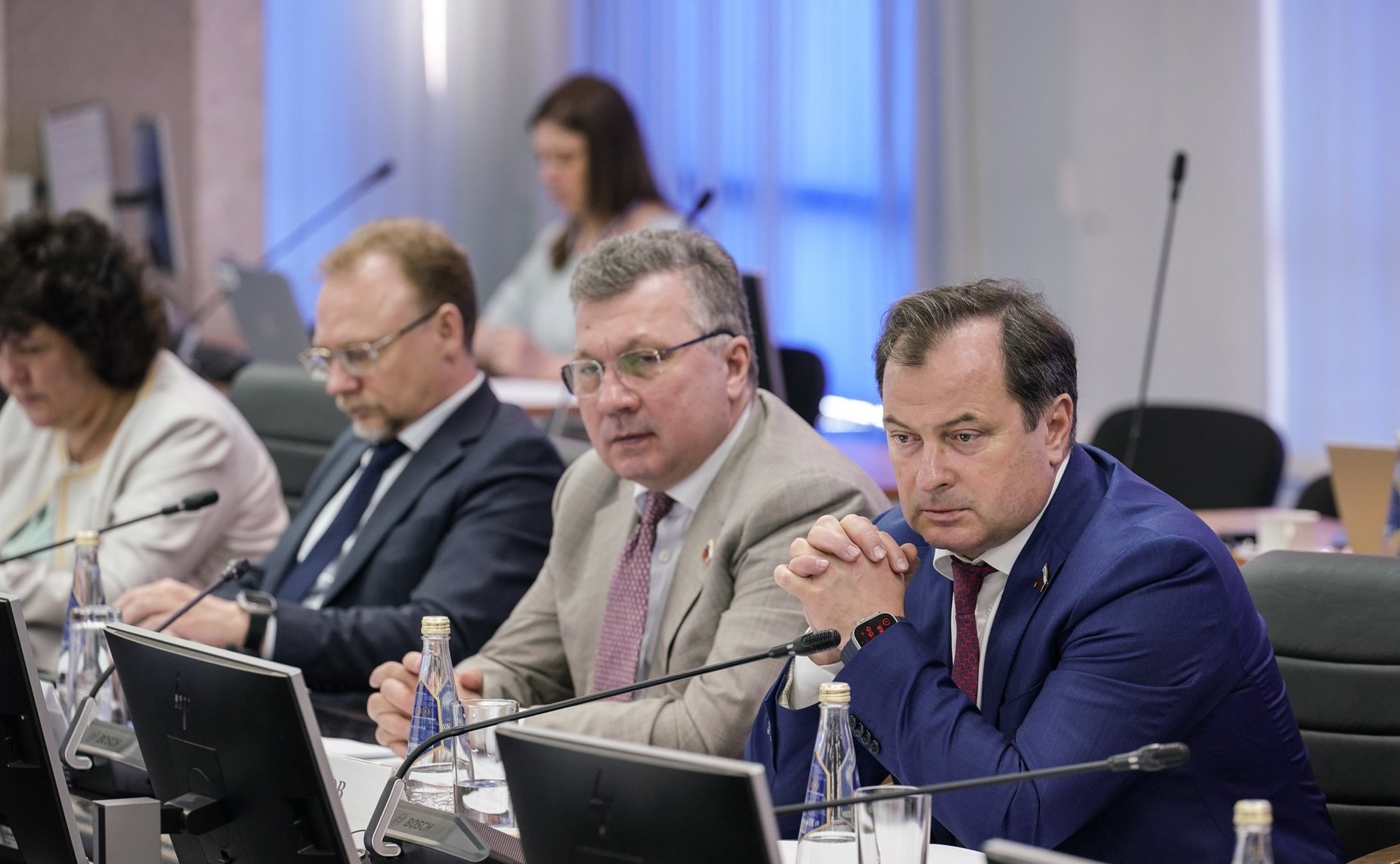 В Самарской области состоялись парламентские слушания «О мерах по созданию производства высоколокализованной конкурентоспособной продукции автомобильной отрасли» (фото Газета «Волжская коммуна»)