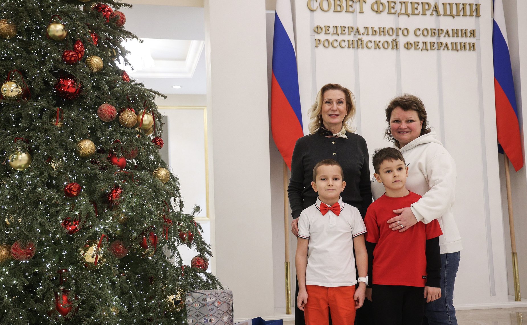 Инна Святенко приняла участие в благотворительной акции «Елка желаний» и исполнила желания юных москвичей